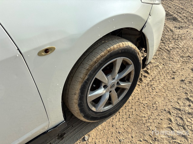 2009 Nissan Tilda Automobile - Coche: foto 4 2009 Nissan Tilda Automobile - Coche: foto 4