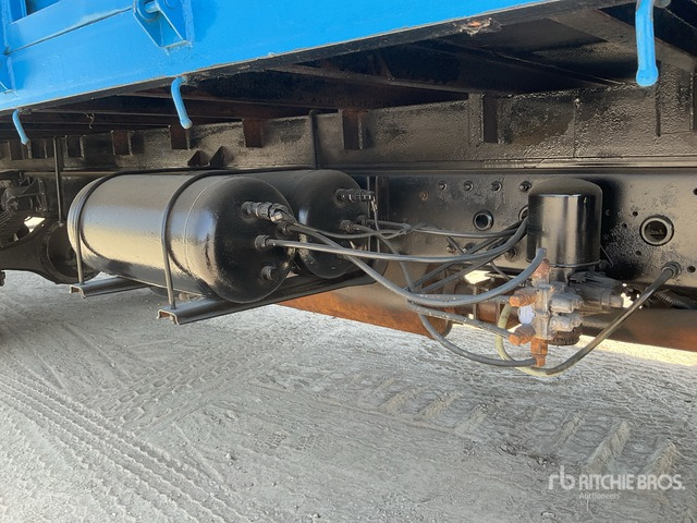 2010 FAW 1120P9K2L3E 4x2 Flatbed Truck - Camión caja abierta: foto 5 2010 FAW 1120P9K2L3E 4x2 Flatbed Truck - Camión caja abierta: foto 5