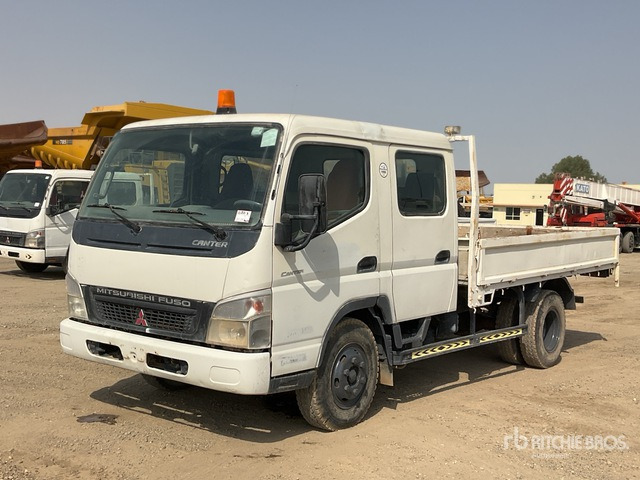 2010 Mitsubishi Canter 4x2 Crew Cab Flatbed Truck - Camión caja abierta: foto 1 2010 Mitsubishi Canter 4x2 Crew Cab Flatbed Truck - Camión caja abierta: foto 1