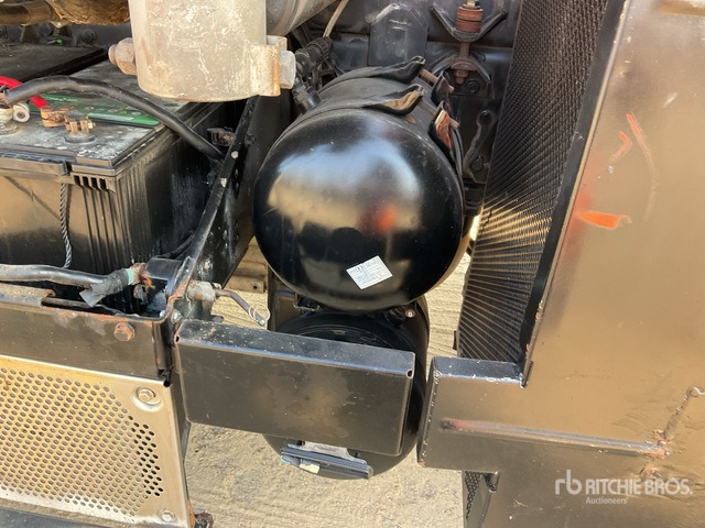 2012 Mercedes-Benz Unimog 500 4x4 Solar Panel Cleaning Truck :Misc. Truck - Barredora vial: foto 4 2012 Mercedes-Benz Unimog 500 4x4 Solar Panel Cleaning Truck :Misc. Truck - Barredora vial: foto 4