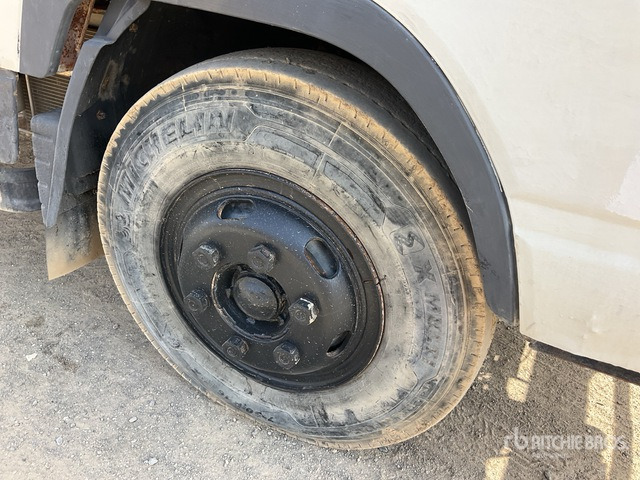 2012 Mitsubishi Canter 4x2 Crew Cab Flatbed Truck - Camión caja abierta: foto 5 2012 Mitsubishi Canter 4x2 Crew Cab Flatbed Truck - Camión caja abierta: foto 5