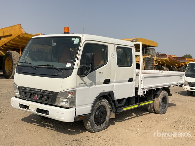 2014 Mitsubishi Canter 4x2 Crew Cab Flatbed Truck - Camión caja abierta: foto 2 2014 Mitsubishi Canter 4x2 Crew Cab Flatbed Truck - Camión caja abierta: foto 2