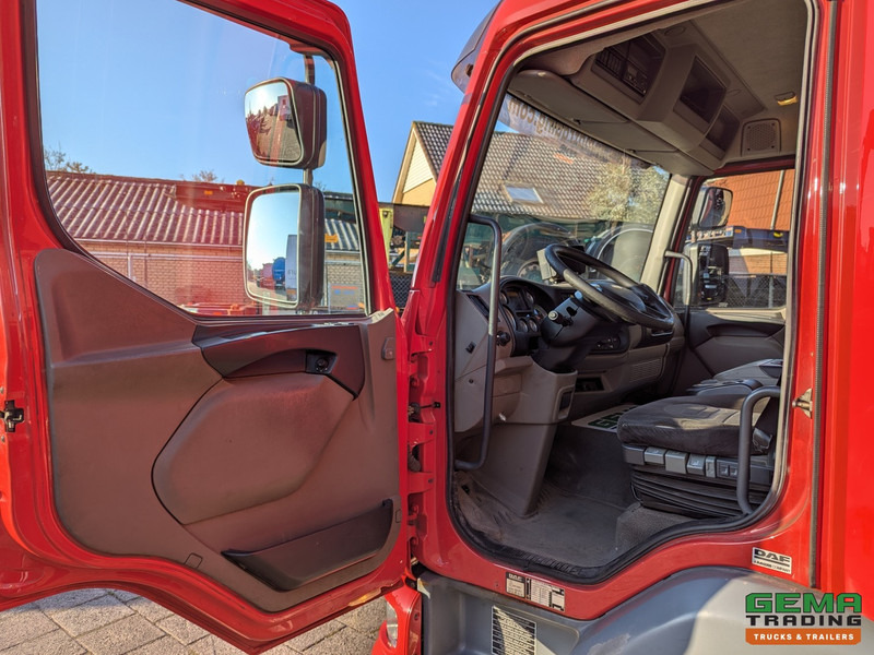 Foto del interior 1: Camión caja cerrada DAF FA LF45.210 4x2 Dagcab Euro5 EEV - GeslotenBak 6.6M - Zijdeuren - Weegsysteem - Laadklep 1500KG