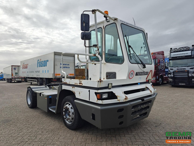 Terberg YT222 Gereviseerde Allison Versnellingsbak - Schotel 27T - Vangmuil - Cummins - Landbouw Kenteken 40km/h - Tractor industrial: foto 2 Terberg YT222 Gereviseerde Allison Versnellingsbak - Schotel 27T - Vangmuil - Cummins - Landbouw Kenteken 40km/h - Tractor industrial: foto 2