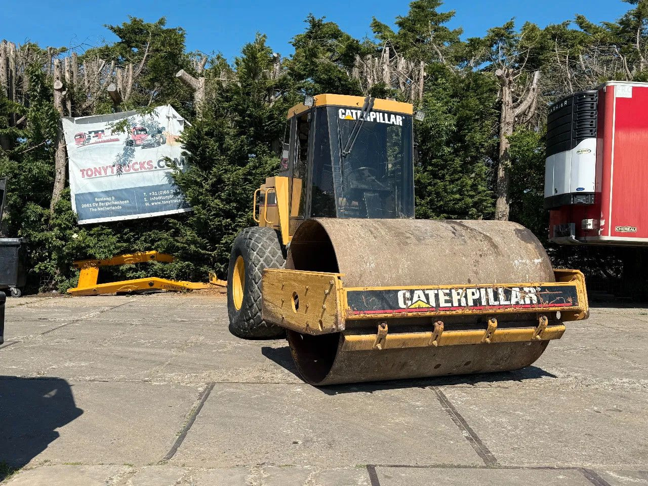 CAT Caterpillar CS 563 Roller with vibration - Compactador: foto 1 CAT Caterpillar CS 563 Roller with vibration - Compactador: foto 1