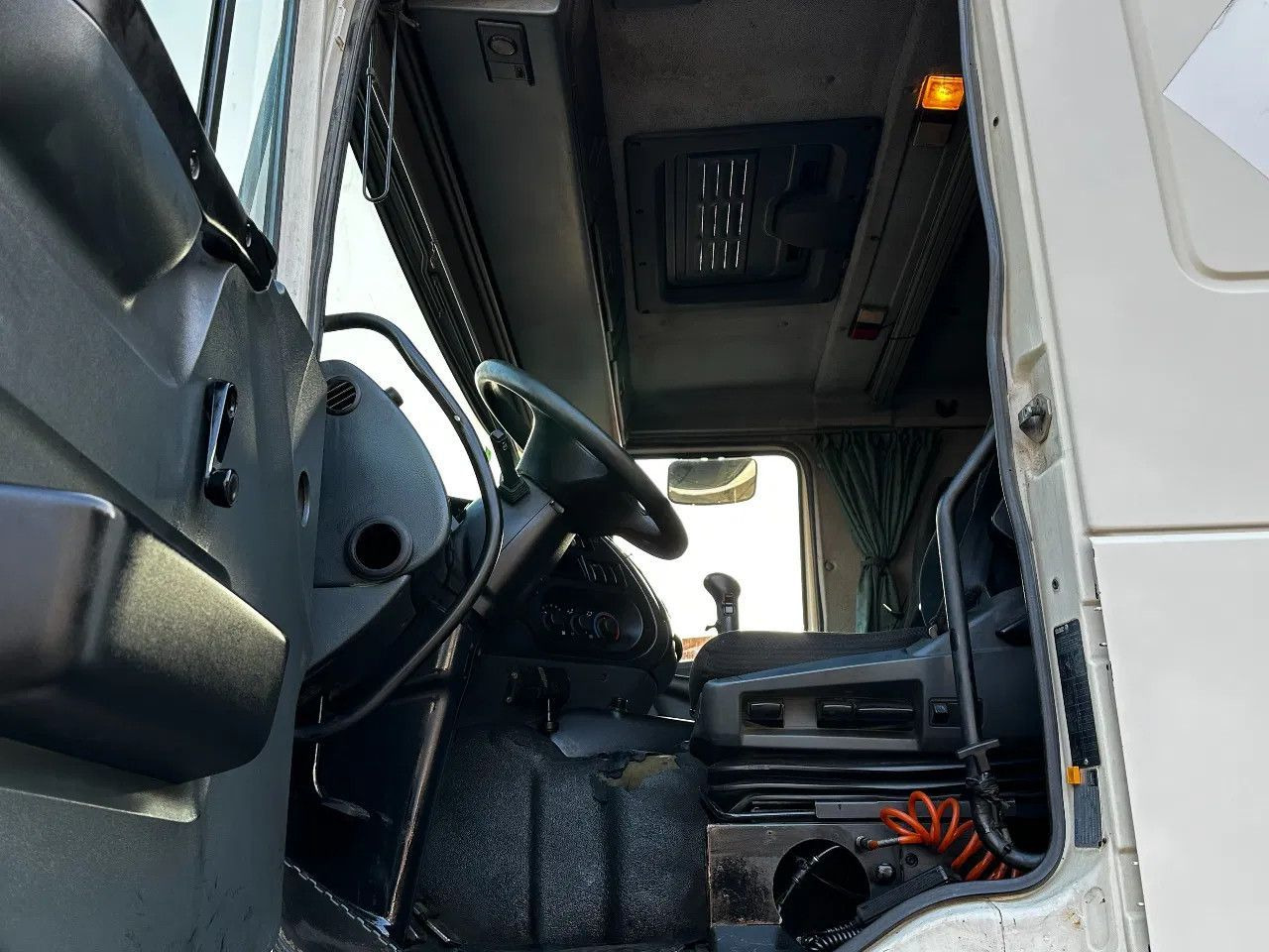 Cabeza tractora DAF XF 95.380 4X2 Tractor-unit Spring/Air ZF Manual DAF XF 95.380 4X2 Tractor-unit Spring/Air ZF Manual: foto 12