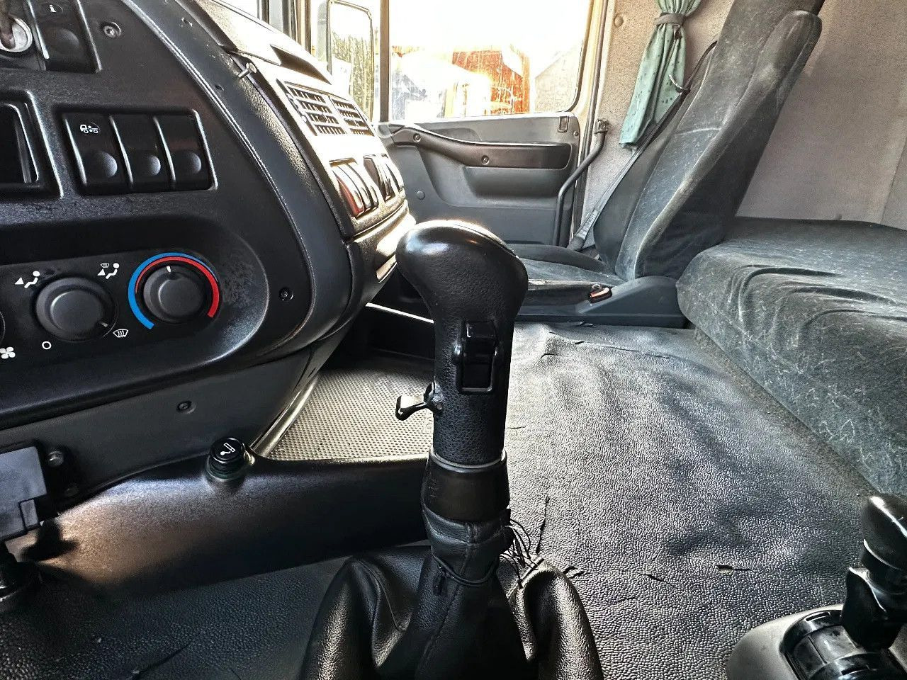 Cabeza tractora DAF XF 95.380 4X2 Tractor-unit Spring/Air ZF Manual DAF XF 95.380 4X2 Tractor-unit Spring/Air ZF Manual: foto 14