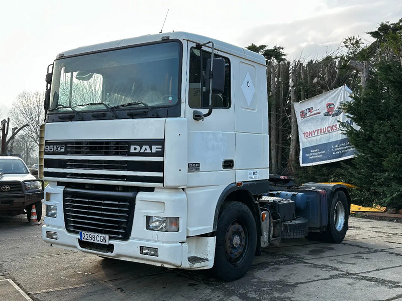 DAF XF 95.380 4X2 Tractor-unit Spring/Air ZF Manual Euro2 PTO - Cabeza tractora: foto 2 DAF XF 95.380 4X2 Tractor-unit Spring/Air ZF Manual Euro2 PTO - Cabeza tractora: foto 2