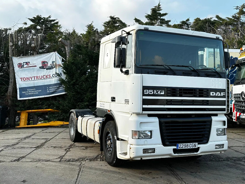 DAF XF 95.380 4X2 Tractor-unit Spring/Air ZF Manual Euro2 PTO - Cabeza tractora: foto 1 DAF XF 95.380 4X2 Tractor-unit Spring/Air ZF Manual Euro2 PTO - Cabeza tractora: foto 1