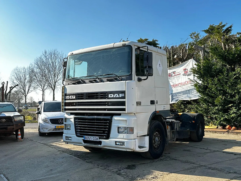 DAF XF 95.380 4X2 Tractor-unit Spring/Air ZF Manual Euro2 PTO - Cabeza tractora: foto 2 DAF XF 95.380 4X2 Tractor-unit Spring/Air ZF Manual Euro2 PTO - Cabeza tractora: foto 2