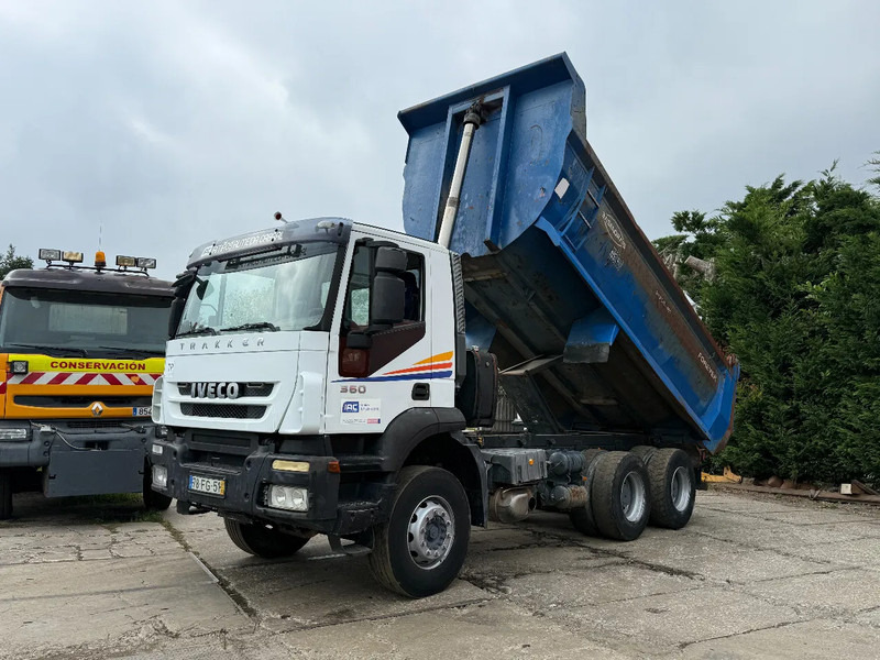 Iveco Trakker 360 6X4 Tipper Spring/Spring ZF Manual gear - Camión volquete: foto 2 Iveco Trakker 360 6X4 Tipper Spring/Spring ZF Manual gear - Camión volquete: foto 2