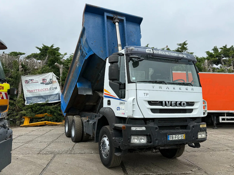 Iveco Trakker 360 6X4 Tipper Spring/Spring ZF Manual gear - Camión volquete: foto 1 Iveco Trakker 360 6X4 Tipper Spring/Spring ZF Manual gear - Camión volquete: foto 1