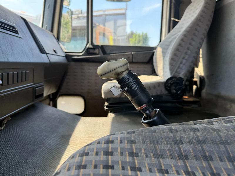 Camión volquete MAN 35.372 8X4 Tipper Spring/Spring ZF Manual Gear EURO2: foto 15