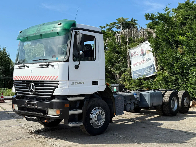 Mercedes-Benz Actros 2540 V6 6X2 Chassis Spring/Air Manual gearbox - Camión chasis: foto 2 Mercedes-Benz Actros 2540 V6 6X2 Chassis Spring/Air Manual gearbox - Camión chasis: foto 2