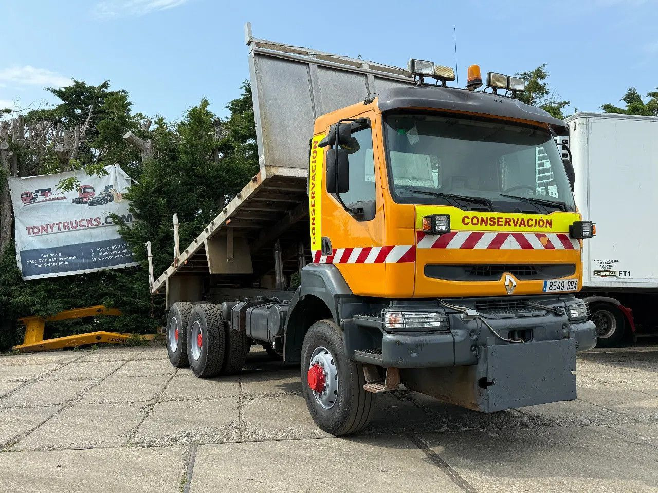 Renault Kerax 400 6X6 Tipper Spring/spring ZF Man Gear E - Camión volquete: foto 1 Renault Kerax 400 6X6 Tipper Spring/spring ZF Man Gear E - Camión volquete: foto 1