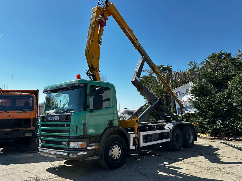 Scania P114-380 6X2 Ampirol + Heila 13000 5T Crane Manual Gear - Camión portacontenedore/ Intercambiable: foto 2 Scania P114-380 6X2 Ampirol + Heila 13000 5T Crane Manual Gear - Camión portacontenedore/ Intercambiable: foto 2