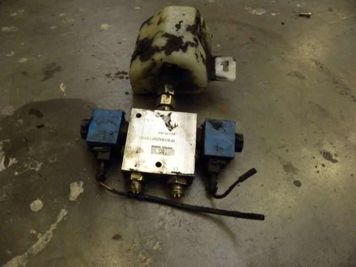 Control valve for Om Pimespo TSX20 - Válvula hidráulica para Equipo de manutención: foto 2 Control valve for Om Pimespo TSX20 - Válvula hidráulica para Equipo de manutención: foto 2