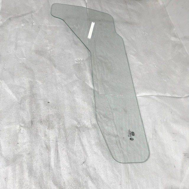 Glass for Komatsu/Fiat - Ventana y piezas para Equipo de manutención: foto 1 Glass for Komatsu/Fiat - Ventana y piezas para Equipo de manutención: foto 1
