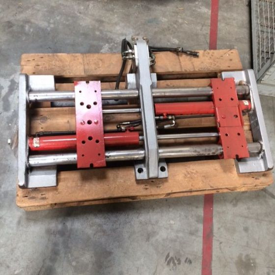 Dürwen Fork positioner with Shaft guidance sideshift - Implemento para Equipo de manutención: foto 1 Dürwen Fork positioner with Shaft guidance sideshift - Implemento para Equipo de manutención: foto 1