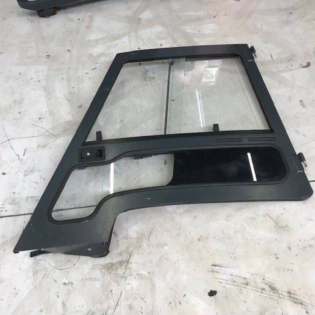 Left door for Linde series 387 - Puerta y piezas para Equipo de manutención: foto 1 Left door for Linde series 387 - Puerta y piezas para Equipo de manutención: foto 1