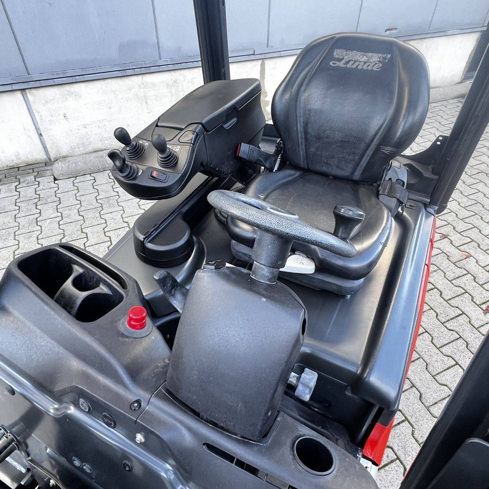 Linde E15 (386-02) EVO - Carretilla elevadora eléctrica: foto 4 Linde E15 (386-02) EVO - Carretilla elevadora eléctrica: foto 4