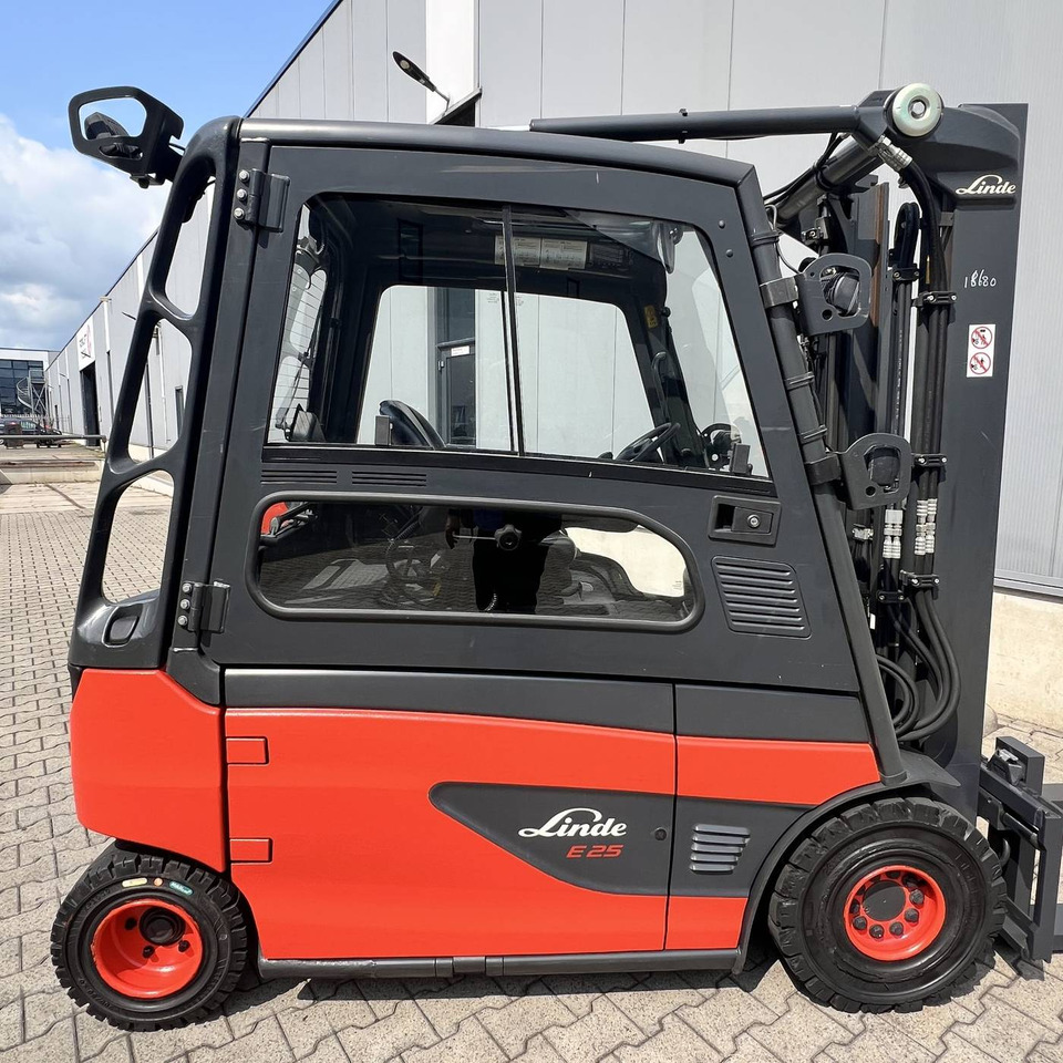 Linde E25L (387) - Carretilla elevadora eléctrica: foto 4 Linde E25L (387) - Carretilla elevadora eléctrica: foto 4