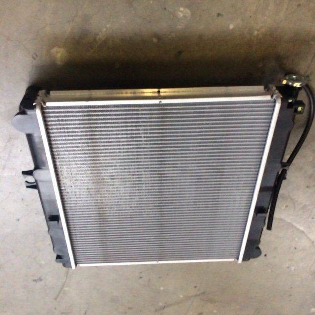 Radiator for Caterpillar - Radiador para Equipo de manutención: foto 3 Radiator for Caterpillar - Radiador para Equipo de manutención: foto 3