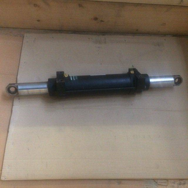 Steering Cylinder for Caterpillar P5000 - Cilindro hidráulico para Equipo de manutención: foto 2 Steering Cylinder for Caterpillar P5000 - Cilindro hidráulico para Equipo de manutención: foto 2