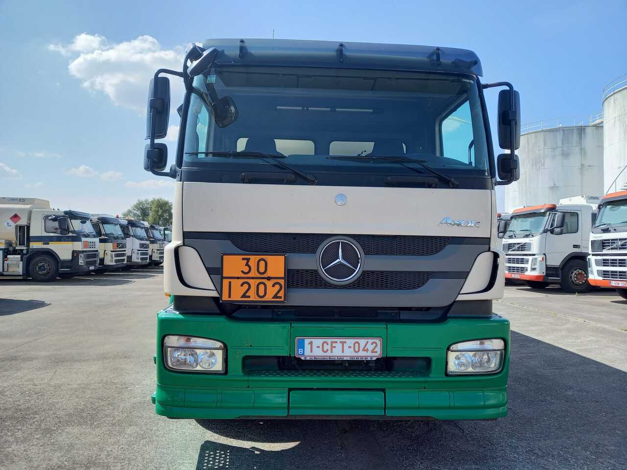 MERCEDES AXOR - Camión cisterna: foto 4 MERCEDES AXOR - Camión cisterna: foto 4