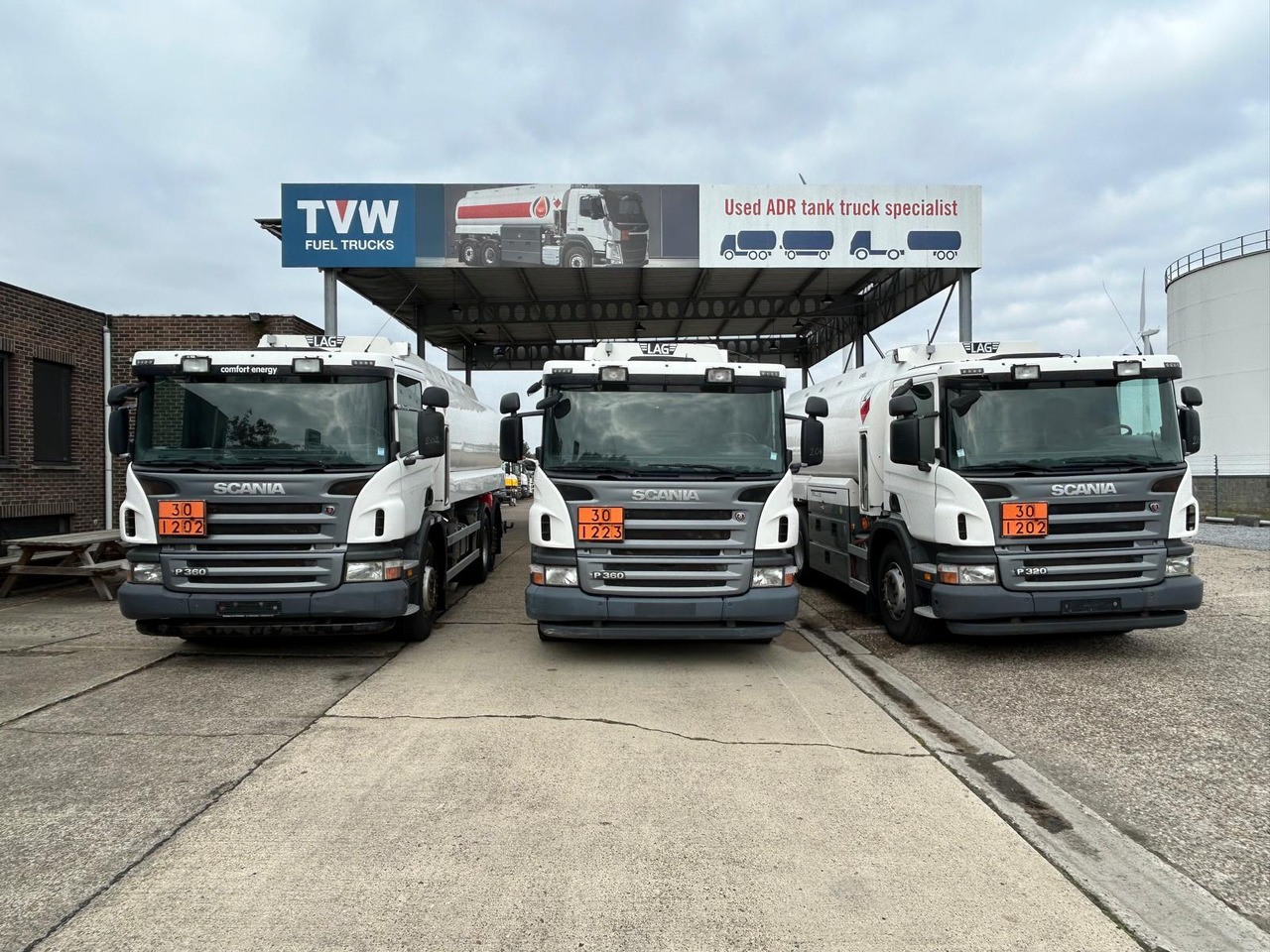 SCANIA P320/P360 (lot of 3) - Camión cisterna: foto 2 SCANIA P320/P360 (lot of 3) - Camión cisterna: foto 2