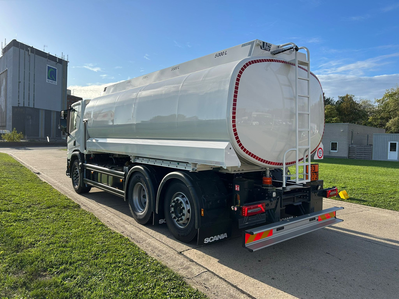 Camión cisterna nuevo SCANIA P370: foto 10