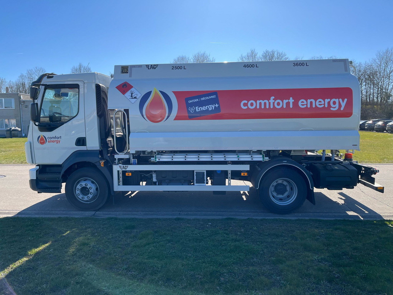 Camión cisterna nuevo VOLVO FL: foto 14