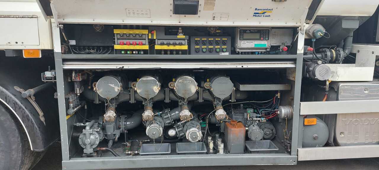 Camión cisterna VOLVO FM: foto 14