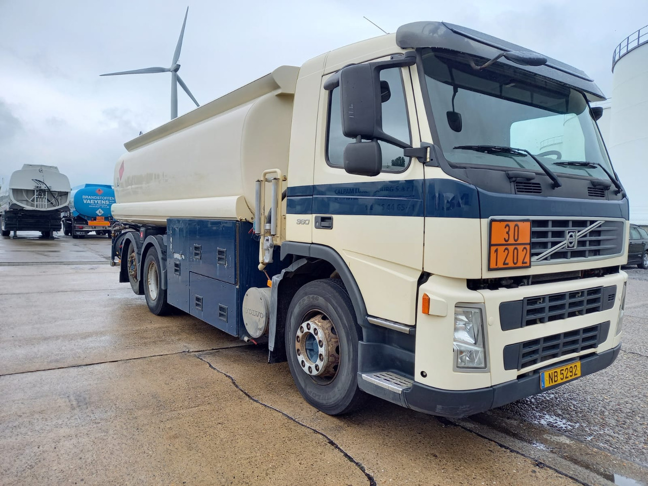 VOLVO FM (lot of 3) - Camión cisterna: foto 3 VOLVO FM (lot of 3) - Camión cisterna: foto 3