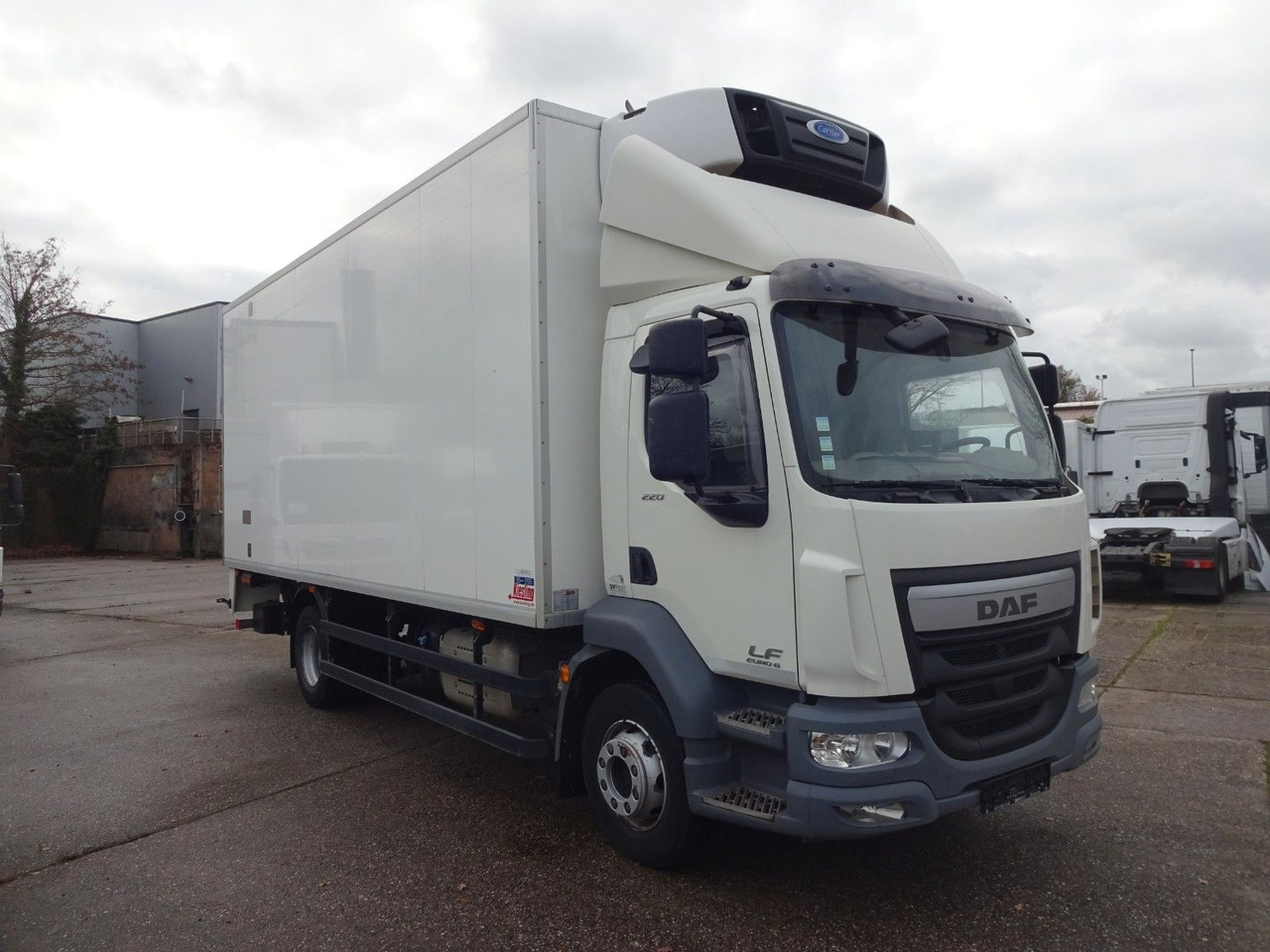 DAF LF 220, 16 T, LBW, Türen, Klima, Automat, Kamera - Camión caja cerrada: foto 1 DAF LF 220, 16 T, LBW, Türen, Klima, Automat, Kamera - Camión caja cerrada: foto 1