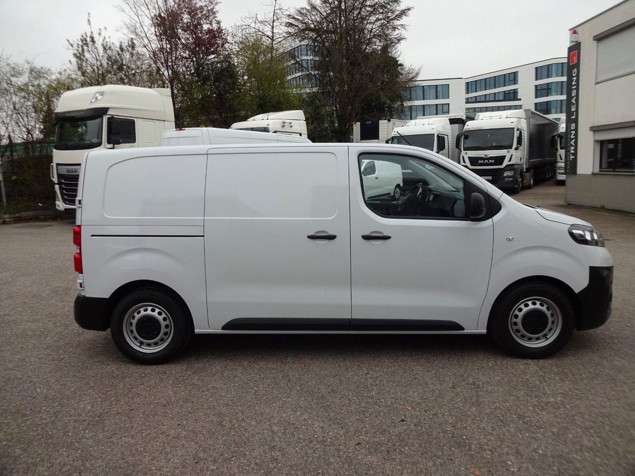 Opel 50 x Vivaro Kasten, L1H1, Klima, Kamera, PDC - Furgoneta pequeña: foto 4 Opel 50 x Vivaro Kasten, L1H1, Klima, Kamera, PDC - Furgoneta pequeña: foto 4