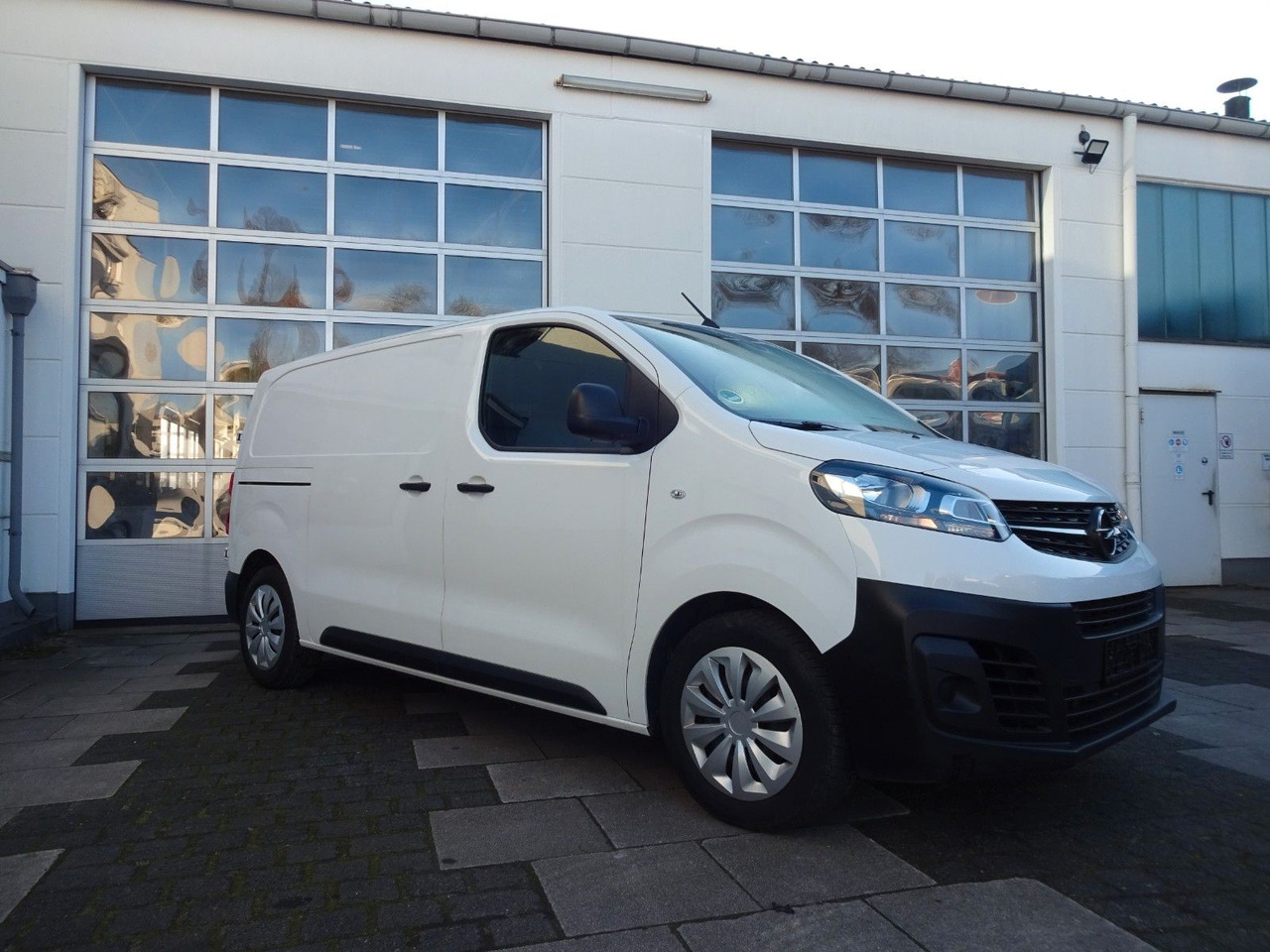 Opel Vivaro Kasten L1H1, Klima, PDC, 50 pcs. - Furgoneta pequeña: foto 5 Opel Vivaro Kasten L1H1, Klima, PDC, 50 pcs. - Furgoneta pequeña: foto 5