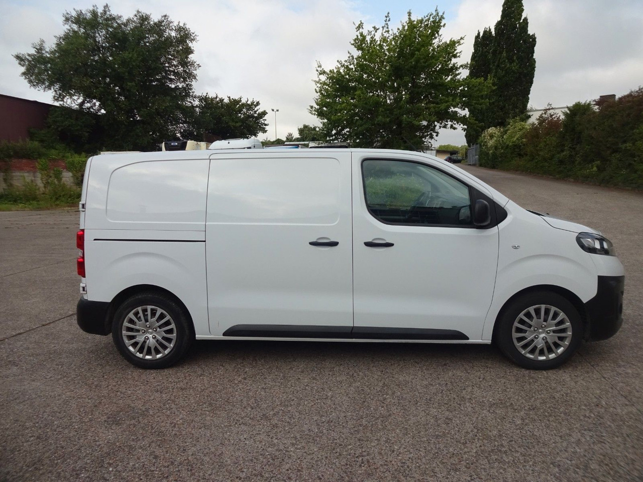 Opel Vivaro Kasten L1H1, Klima, PDC, Tempomat - Furgoneta pequeña: foto 4 Opel Vivaro Kasten L1H1, Klima, PDC, Tempomat - Furgoneta pequeña: foto 4