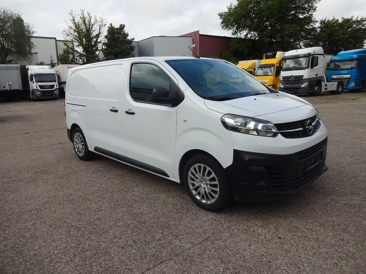 Opel Vivaro Kasten L1H1, Klima, PDC, Tempomat - Furgoneta pequeña: foto 1 Opel Vivaro Kasten L1H1, Klima, PDC, Tempomat - Furgoneta pequeña: foto 1