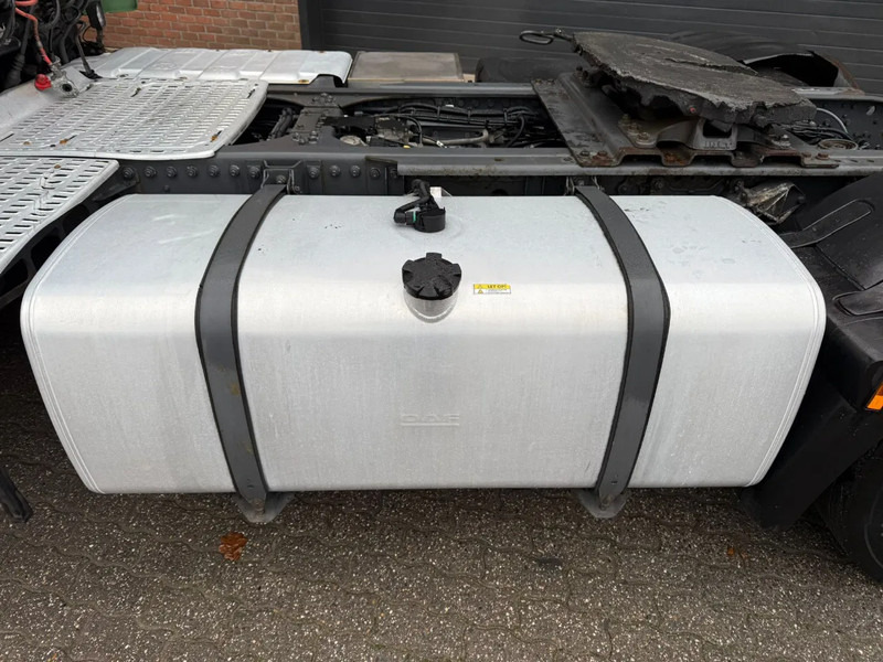 Cabeza tractora DAF CF 400 Space Cab LED RVS Gereedschapskist NL Truck: foto 18