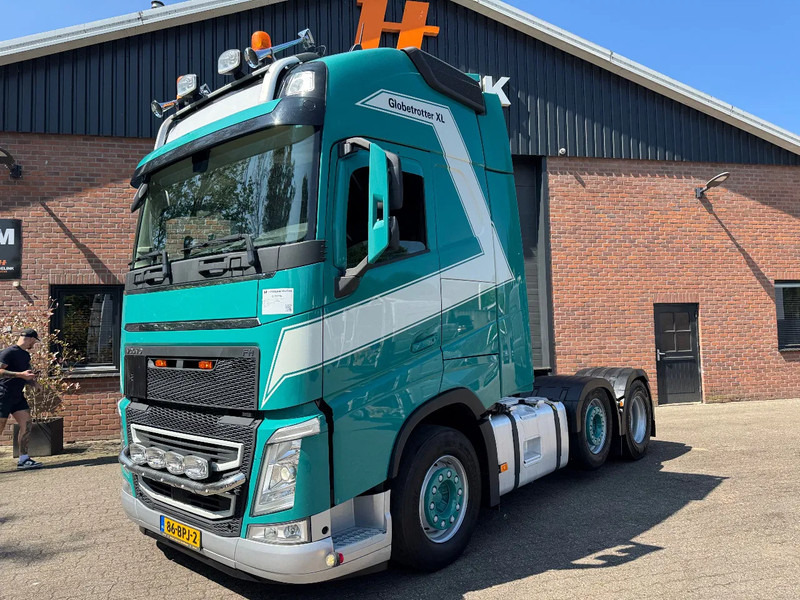 Volvo FH 500 Globetrotter XL ADR! 305.330KM! Gestuurde Voorloopas 2x tank APK 03/2026 - Cabeza tractora: foto 1 Volvo FH 500 Globetrotter XL ADR! 305.330KM! Gestuurde Voorloopas 2x tank APK 03/2026 - Cabeza tractora: foto 1