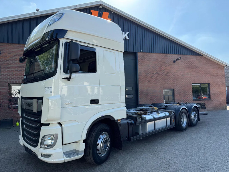 DAF XF 480 6X2 SSC FAN BDF Retarder 2x AHK Lenkachse Standairco - Camión portacontenedore/ Intercambiable: foto 1 DAF XF 480 6X2 SSC FAN BDF Retarder 2x AHK Lenkachse Standairco - Camión portacontenedore/ Intercambiable: foto 1