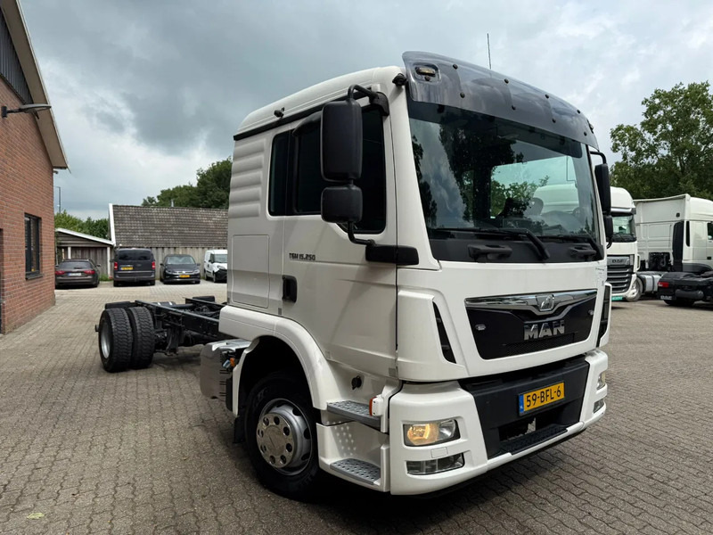 MAN TGM TGM 15.250 4X2 Chassis, Airco, 526.460 KM, Slaapcabine - Camión chasis: foto 4 MAN TGM TGM 15.250 4X2 Chassis, Airco, 526.460 KM, Slaapcabine - Camión chasis: foto 4
