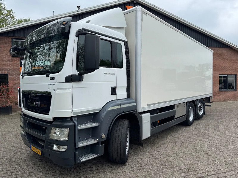 MAN TGS 26.320 EEV Koffer Stuuras AHK 3.000KG LBW 360.390KM! NL TRUCK - Camión caja cerrada: foto 1 MAN TGS 26.320 EEV Koffer Stuuras AHK 3.000KG LBW 360.390KM! NL TRUCK - Camión caja cerrada: foto 1