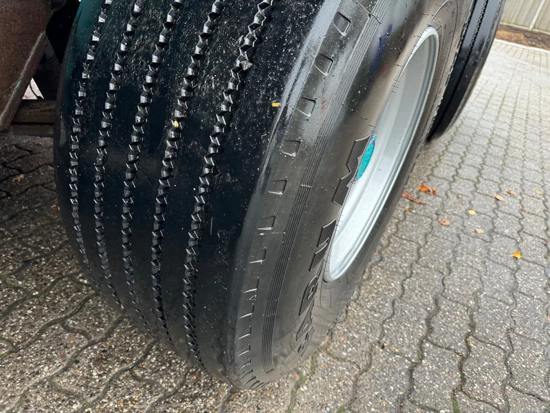 Semirremolque cisterna Veenhuis 36m3 RVS Mestoplegger Geijkte weging Nieuwe APK VMA Bemonstering 2x stuuras: foto 16 Semirremolque cisterna Veenhuis 36m3 RVS Mestoplegger Geijkte weging Nieuwe APK VMA Bemonstering 2x stuuras: foto 16