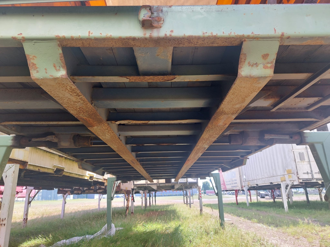 Kögel BDF-System, 7.450 mm lang, Heck: niedrige Türen - Toldo carrocería: foto 4 Kögel BDF-System, 7.450 mm lang, Heck: niedrige Türen - Toldo carrocería: foto 4