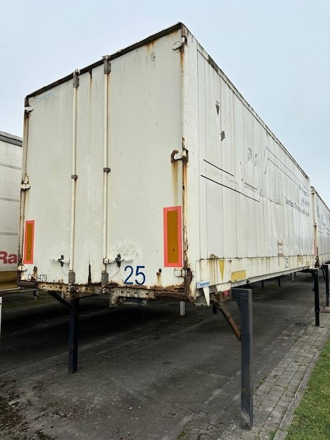 Krone BDF-System 7.45m, Heck Portaltüren, Doppelstock und Schlüssellochbleche - Caja cerrada: foto 3 Krone BDF-System 7.45m, Heck Portaltüren, Doppelstock und Schlüssellochbleche - Caja cerrada: foto 3