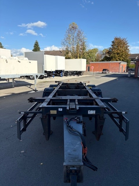 Schmitz Cargobull BDF-System, Standard, hochgekuppelt R 22,5 - Remolque caja cerrada: foto 4 Schmitz Cargobull BDF-System, Standard, hochgekuppelt R 22,5 - Remolque caja cerrada: foto 4