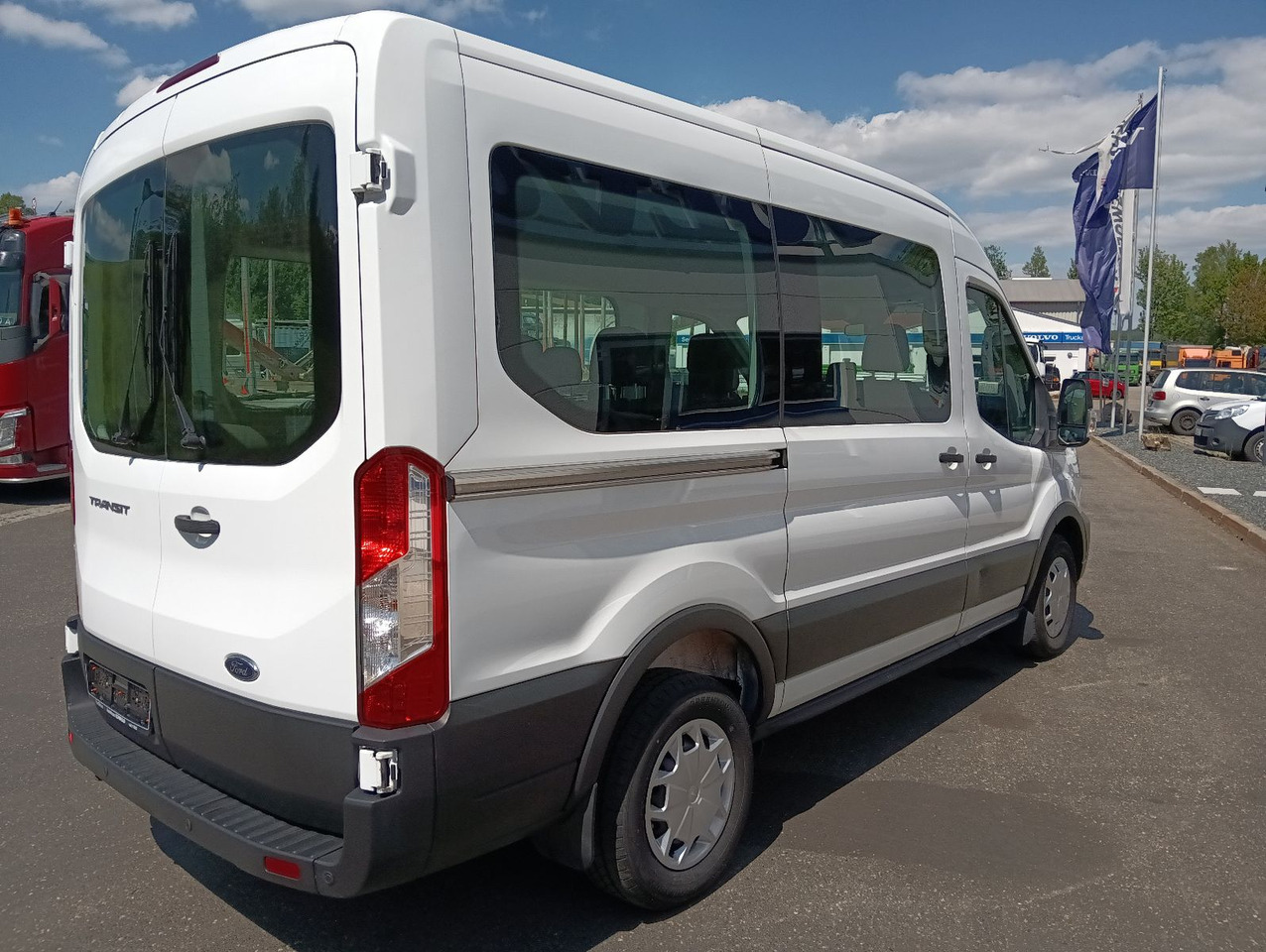 Ford Transit Kombi 350 L2 Trend 9-Sitzer 2xHeizung/Kl - Furgoneta de pasajeros, Furgoneta combi: foto 4 Ford Transit Kombi 350 L2 Trend 9-Sitzer 2xHeizung/Kl - Furgoneta de pasajeros, Furgoneta combi: foto 4