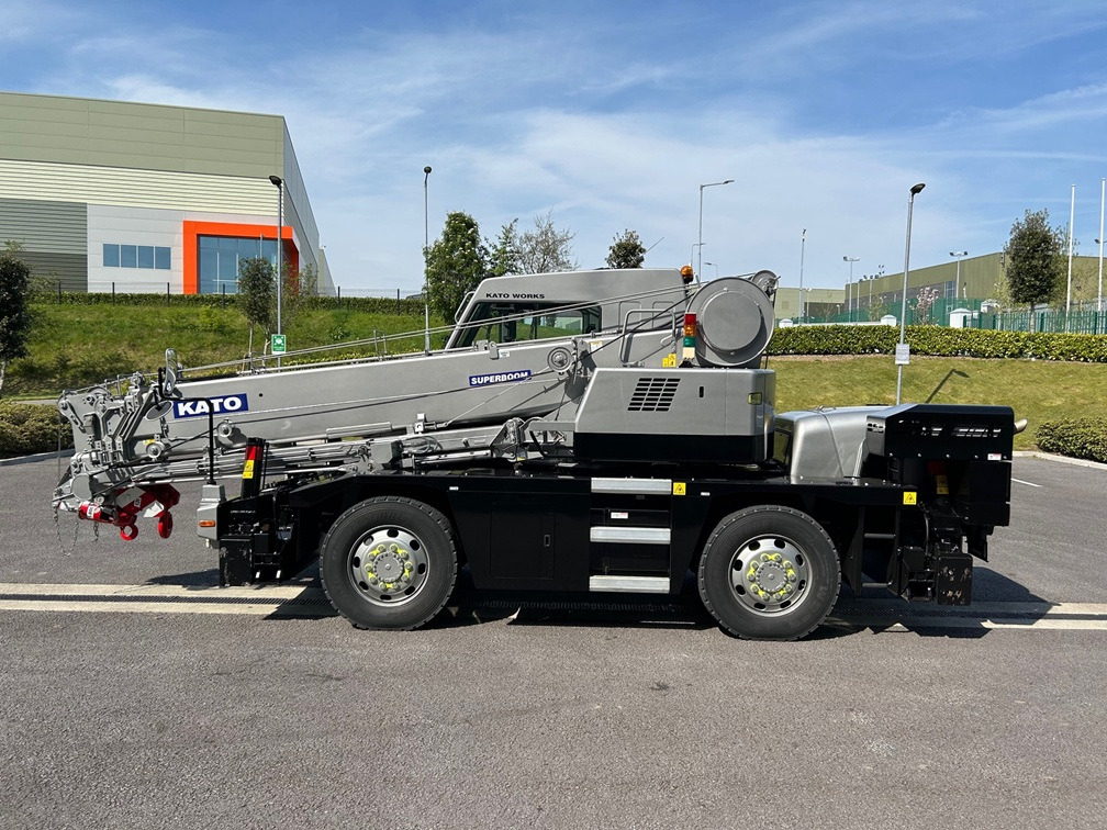 Autogrúa KATO 13 Ton City Crane - Only 17,000Kms from New: foto 6